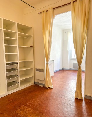 Location APPARTEMENT T2 , 13006 Marseille ,CASTELLANE , cuisine séparée, rangements, proches des commodités ...