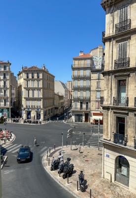 Location APPARTEMENT T2 , 13006 Marseille ,CASTELLANE , cuisine séparée, rangements, proches des commodités ...
