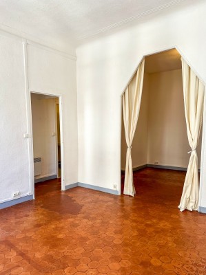 Location APPARTEMENT T2 , 13006 Marseille ,CASTELLANE , cuisine séparée, rangements, proches des commodités ...