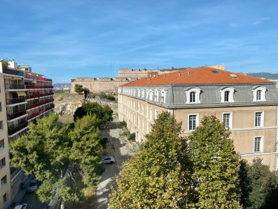 Vente Appartement T3 , Marseille 13007 , Quartier Saint Lambert, Saint Victor  , Vue dégagée, petit balcon, double vitrage, cave ...