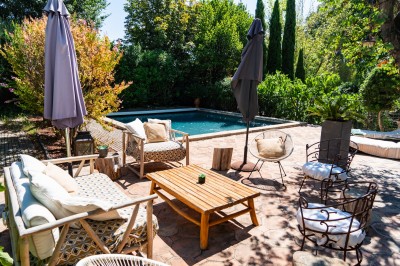Vente Propriété T8 Les Accates 13011 Terrain plat, piscine, dépendances, garage ...