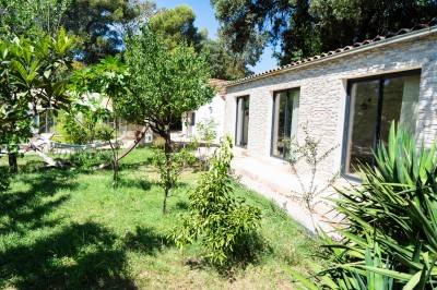 Vente Propriété T8 Les Accates 13011 Terrain plat, piscine, dépendances, garage ...