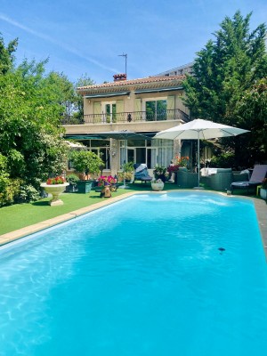 Vente Villa T6 ,Marseille 9ème , Quartier Mazargues , Maison avec piscine et garages