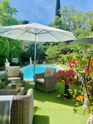 Vente Villa T6 ,Marseille 9ème , Quartier Mazargues , Maison avec piscine et garages